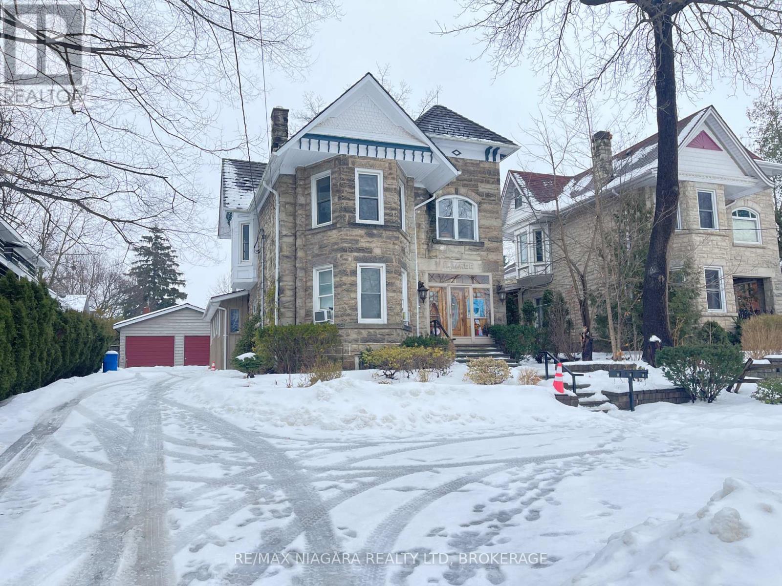 24 Queen Street, Halton Hills, Ontario  L7G 2E4 - Photo 1 - W12724888