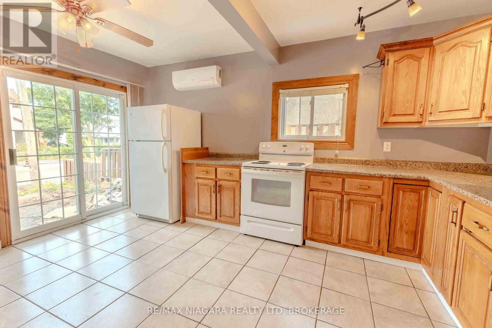 8 Garner Avenue, Welland, Ontario  L3B 2X6 - Photo 8 - X12380158