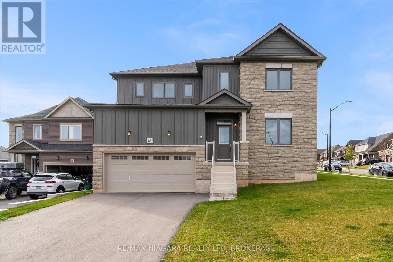 25 Oriole Crescent, Port Colborne, Ontario  L3K 6E2 - Photo 2 - X12530664