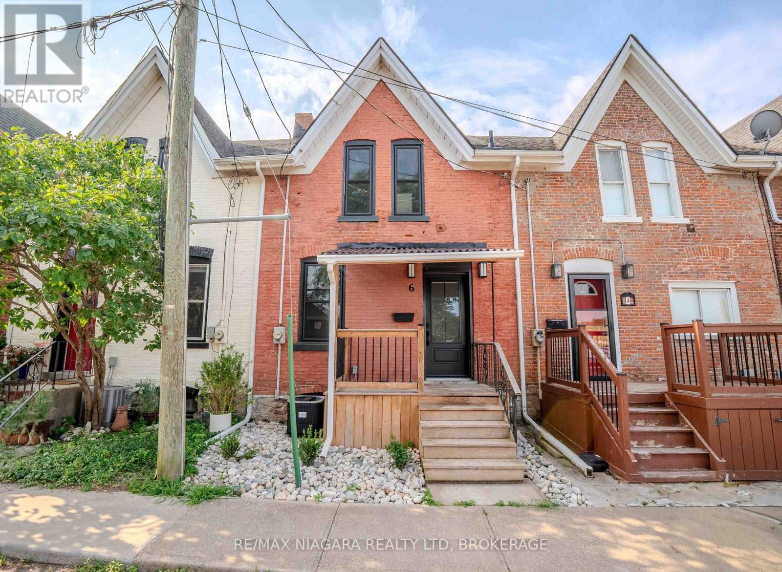 6 Almond Street, St. Catharines, Ontario  L2T 1E7 - Photo 2 - X12569372