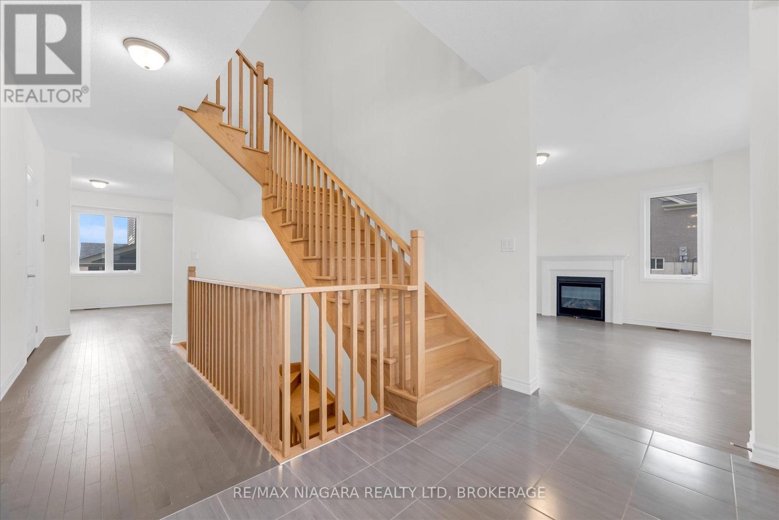 25 Oriole Crescent, Port Colborne, Ontario  L3K 6E2 - Photo 4 - X12530664