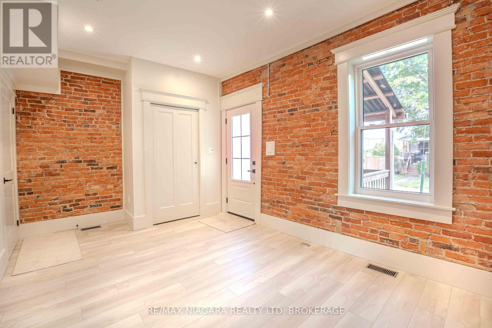 6 Almond Street, St. Catharines, Ontario  L2T 1E7 - Photo 3 - X12569372