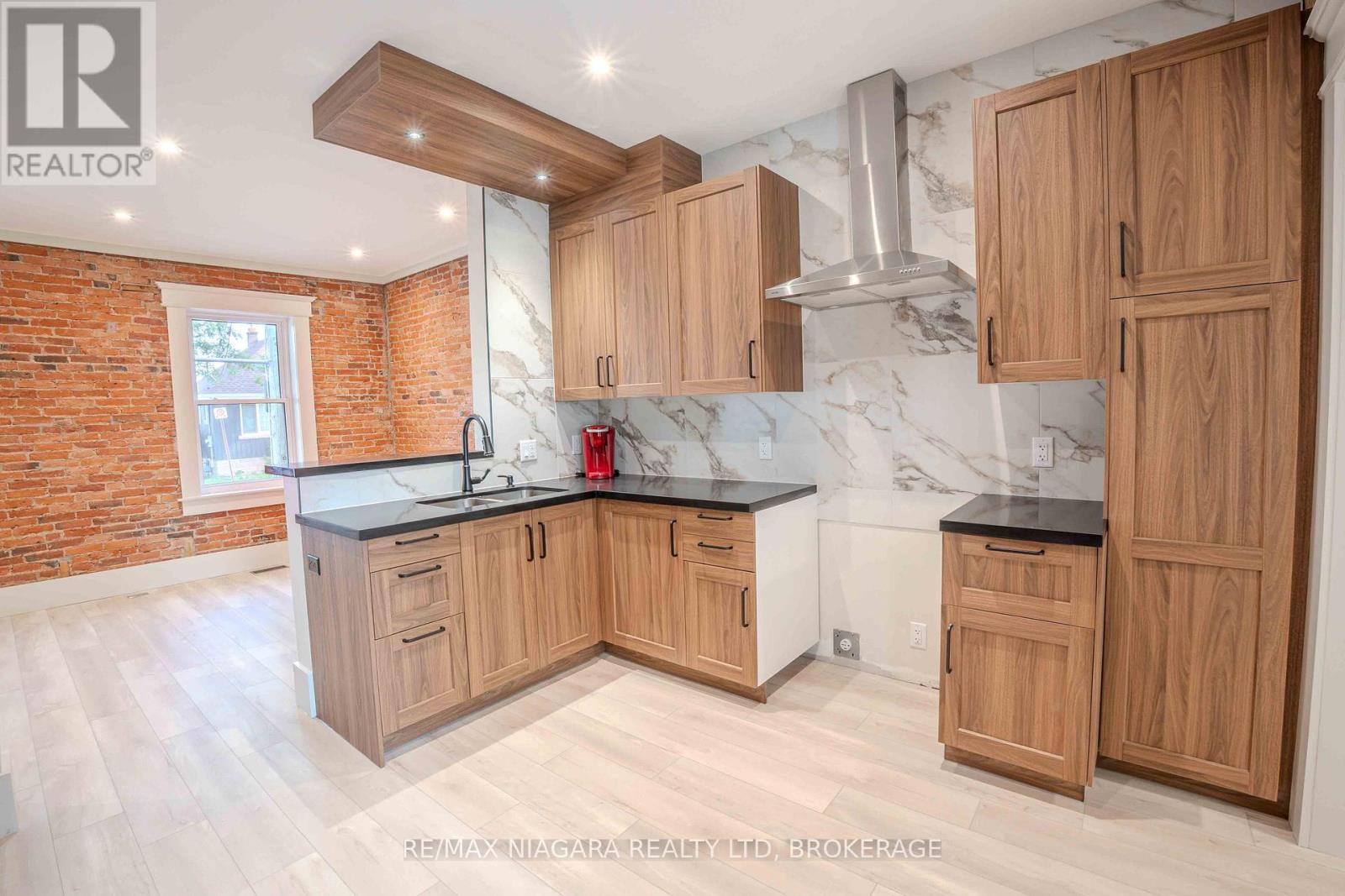 6 Almond Street, St. Catharines, Ontario  L2T 1E7 - Photo 7 - X12569372