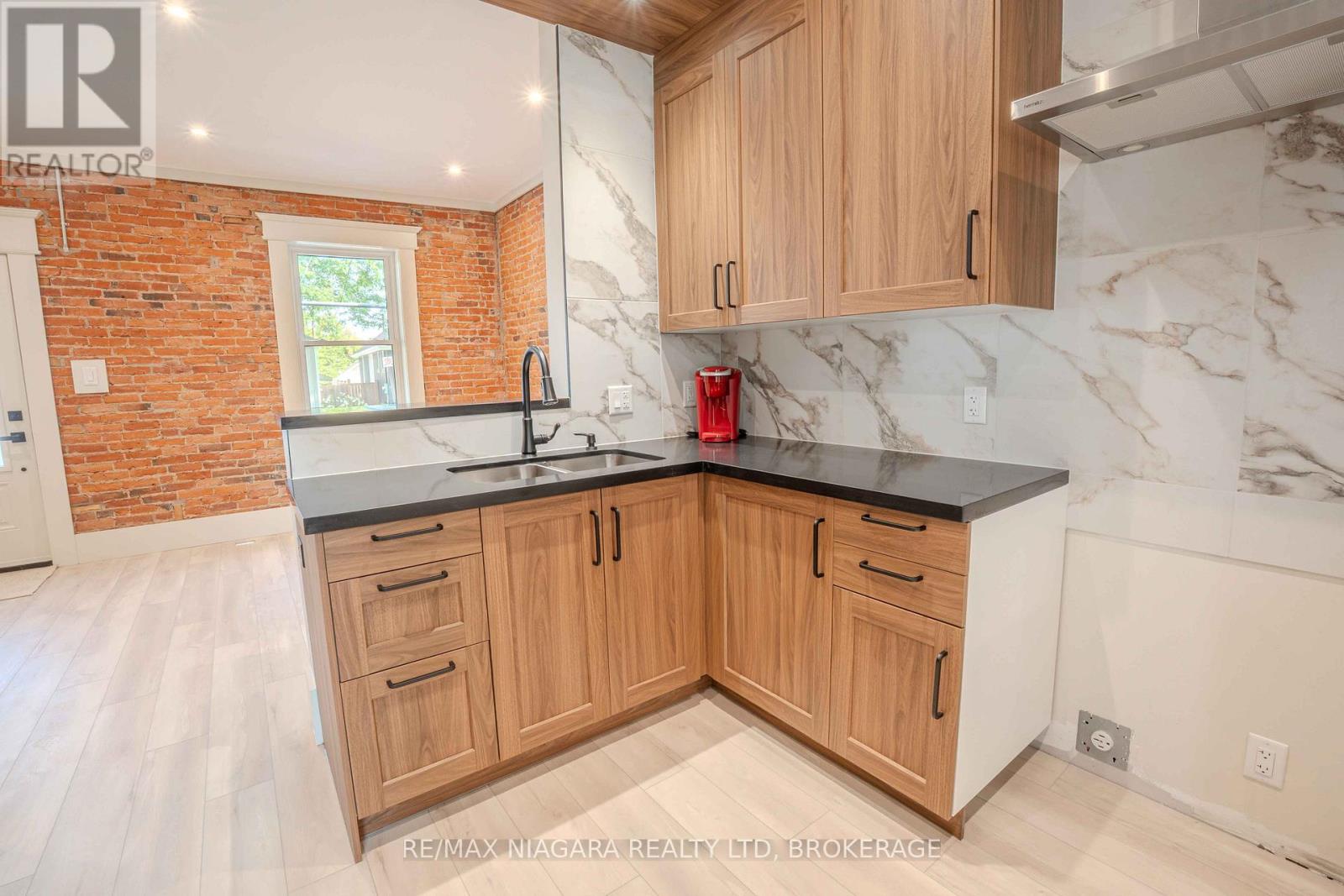 6 Almond Street, St. Catharines, Ontario  L2T 1E7 - Photo 9 - X12569372