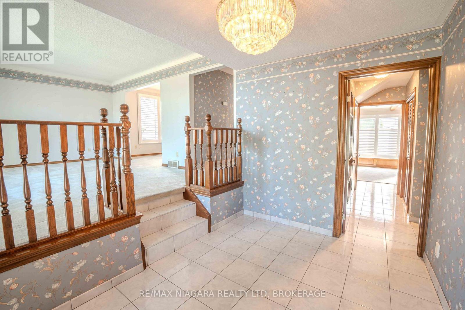 28 Tanera Crescent, St. Catharines, Ontario  L2M 7K1 - Photo 3 - X12634058