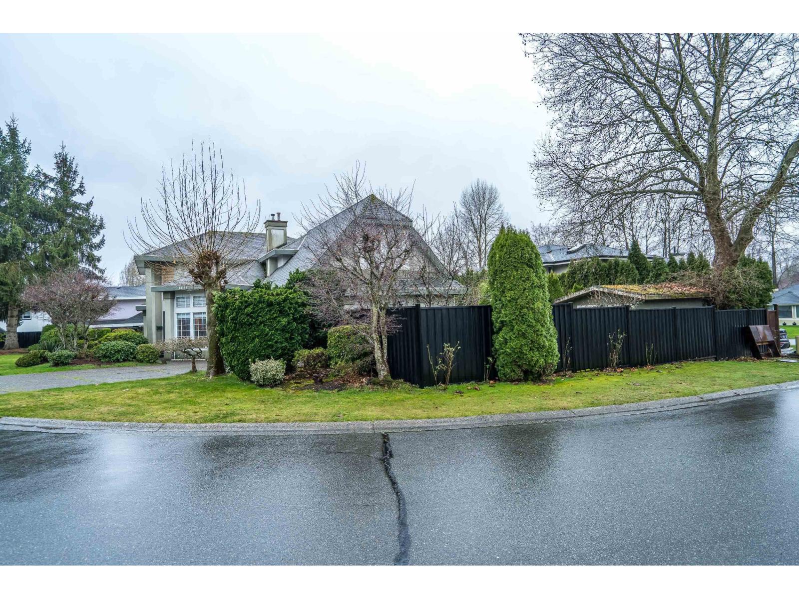 14168 85a Avenue, Surrey, British Columbia  V3W 2T4 - Photo 2 - R3088393