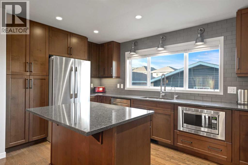 219 River Heights Green, Cochrane, Alberta  T4C 0S3 - Photo 10 - A2265442