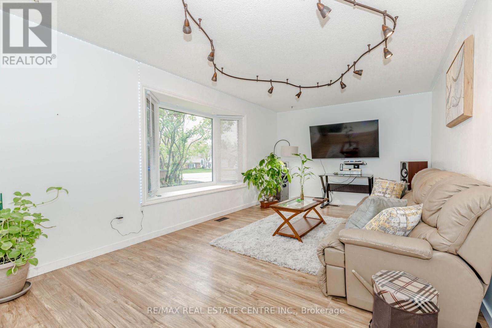 14 Pine Court, Southgate, Ontario  N0C 1B0 - Photo 5 - X12775634