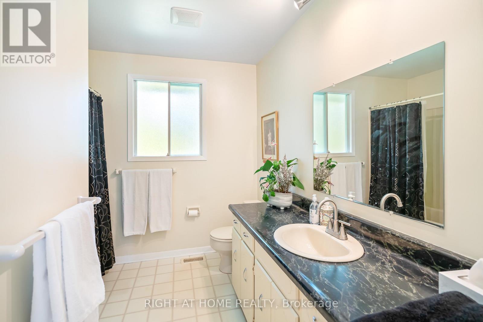 225 Anne Street, Niagara-On-The-Lake, Ontario  L0S 1J0 - Photo 19 - X12775680