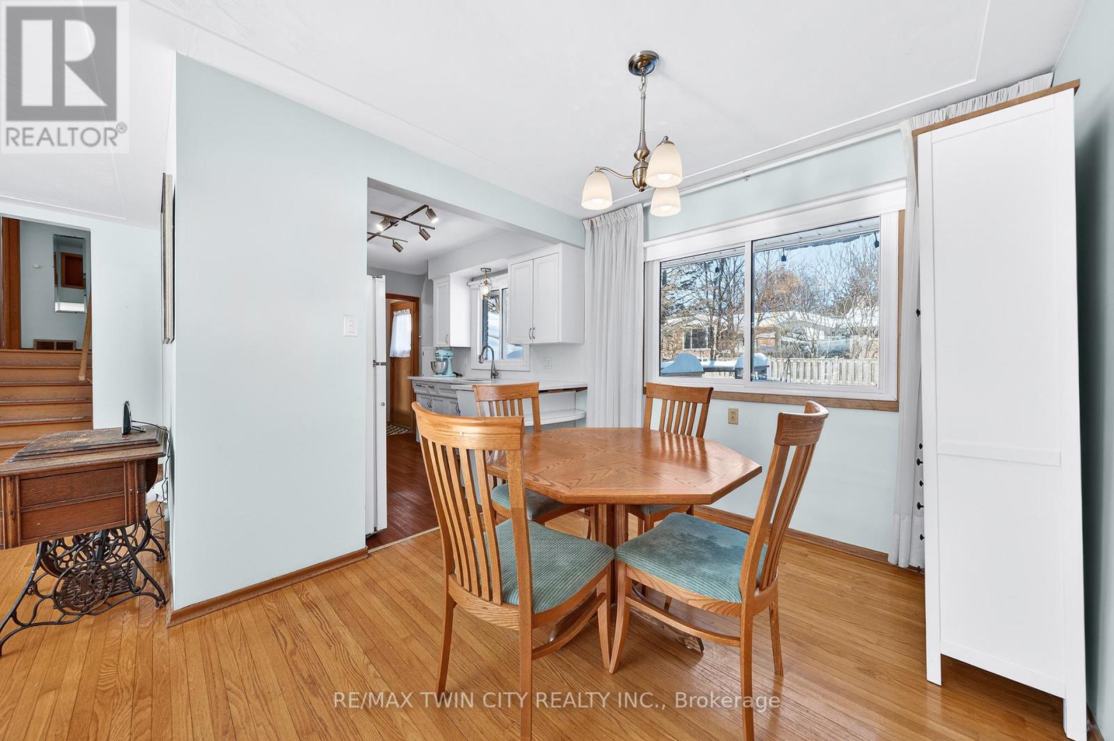 376 Greenbrook Drive, Kitchener, Ontario  N2M 4K4 - Photo 11 - X12775738