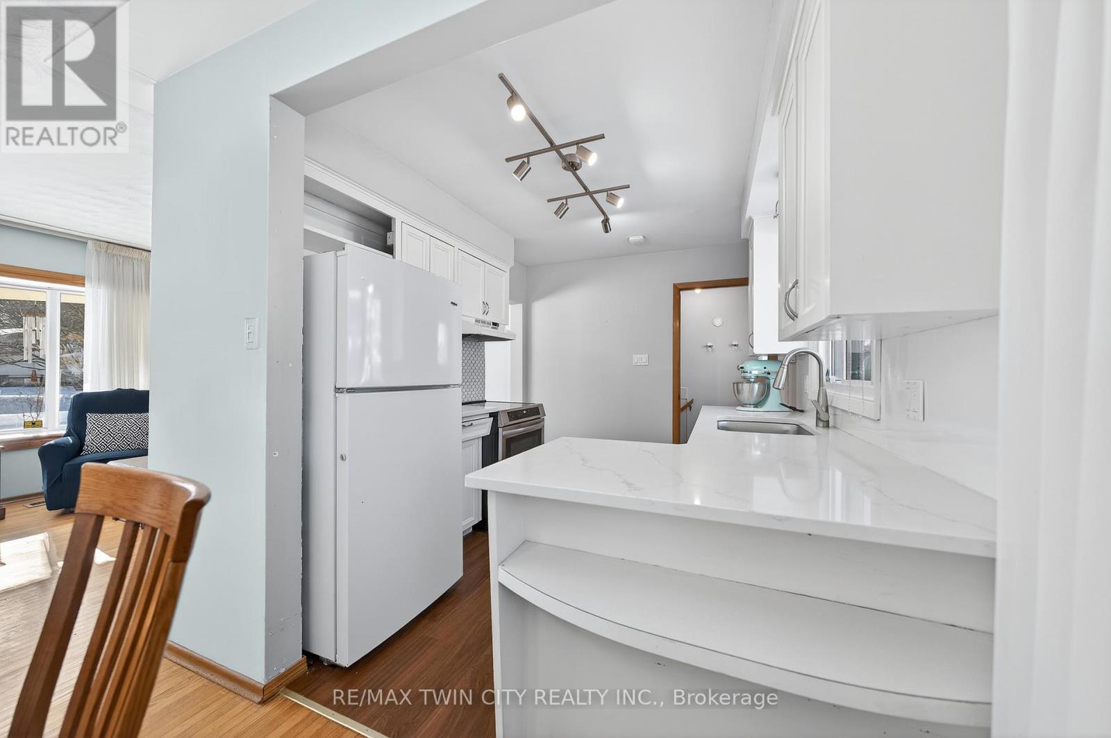 376 Greenbrook Drive, Kitchener, Ontario  N2M 4K4 - Photo 13 - X12775738