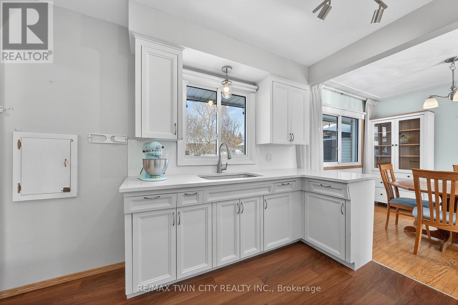 376 Greenbrook Drive, Kitchener, Ontario  N2M 4K4 - Photo 18 - X12775738