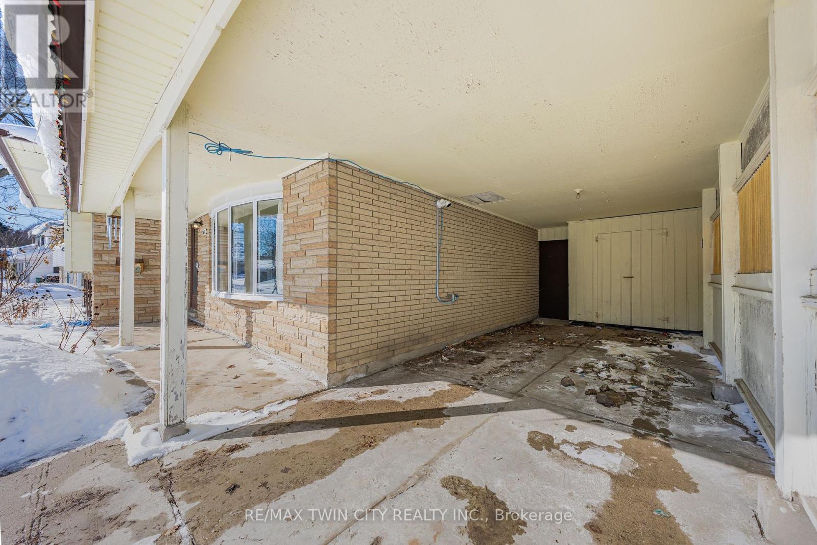 376 Greenbrook Drive, Kitchener, Ontario  N2M 4K4 - Photo 5 - X12775738