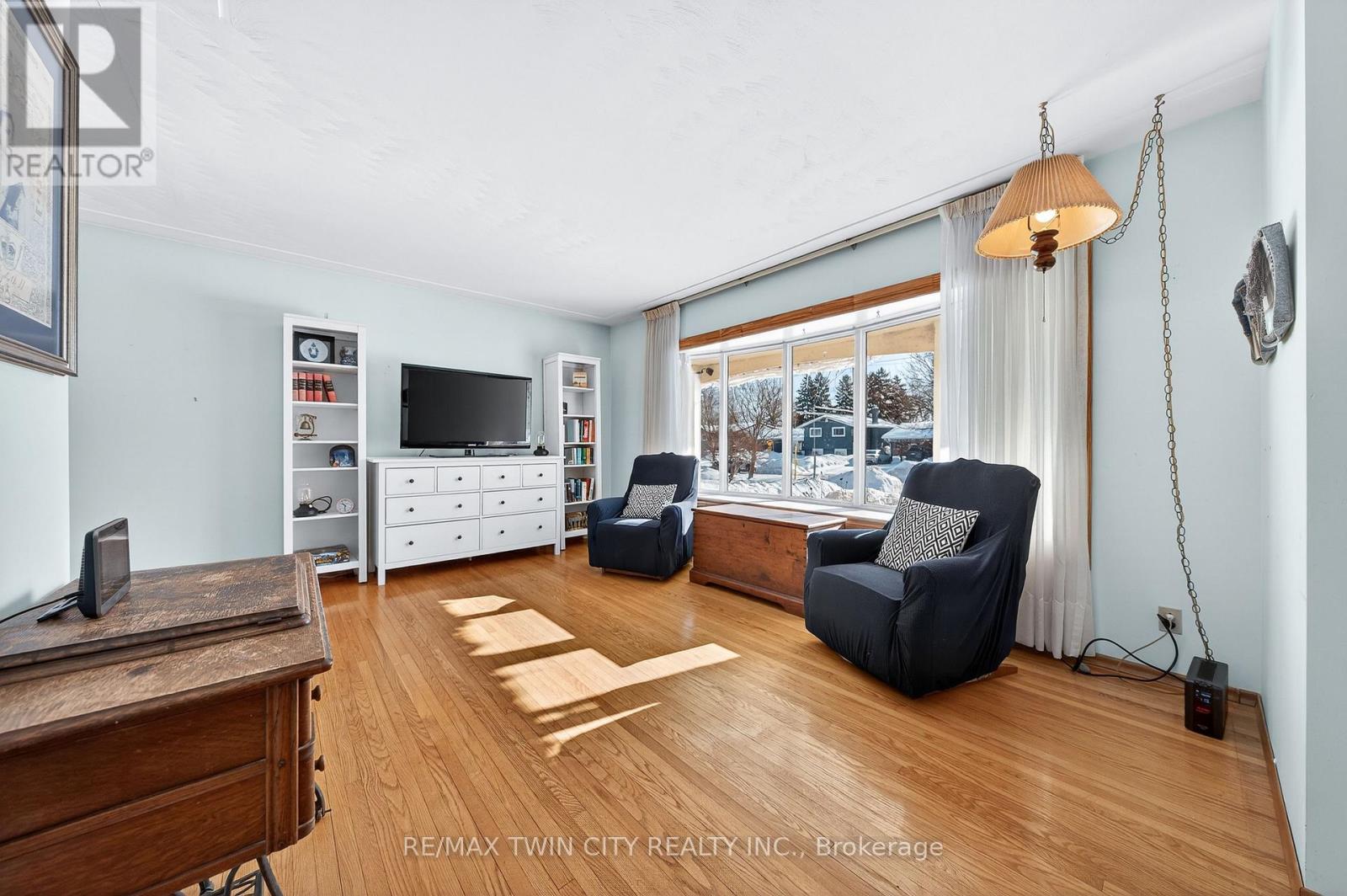 376 Greenbrook Drive, Kitchener, Ontario  N2M 4K4 - Photo 7 - X12775738