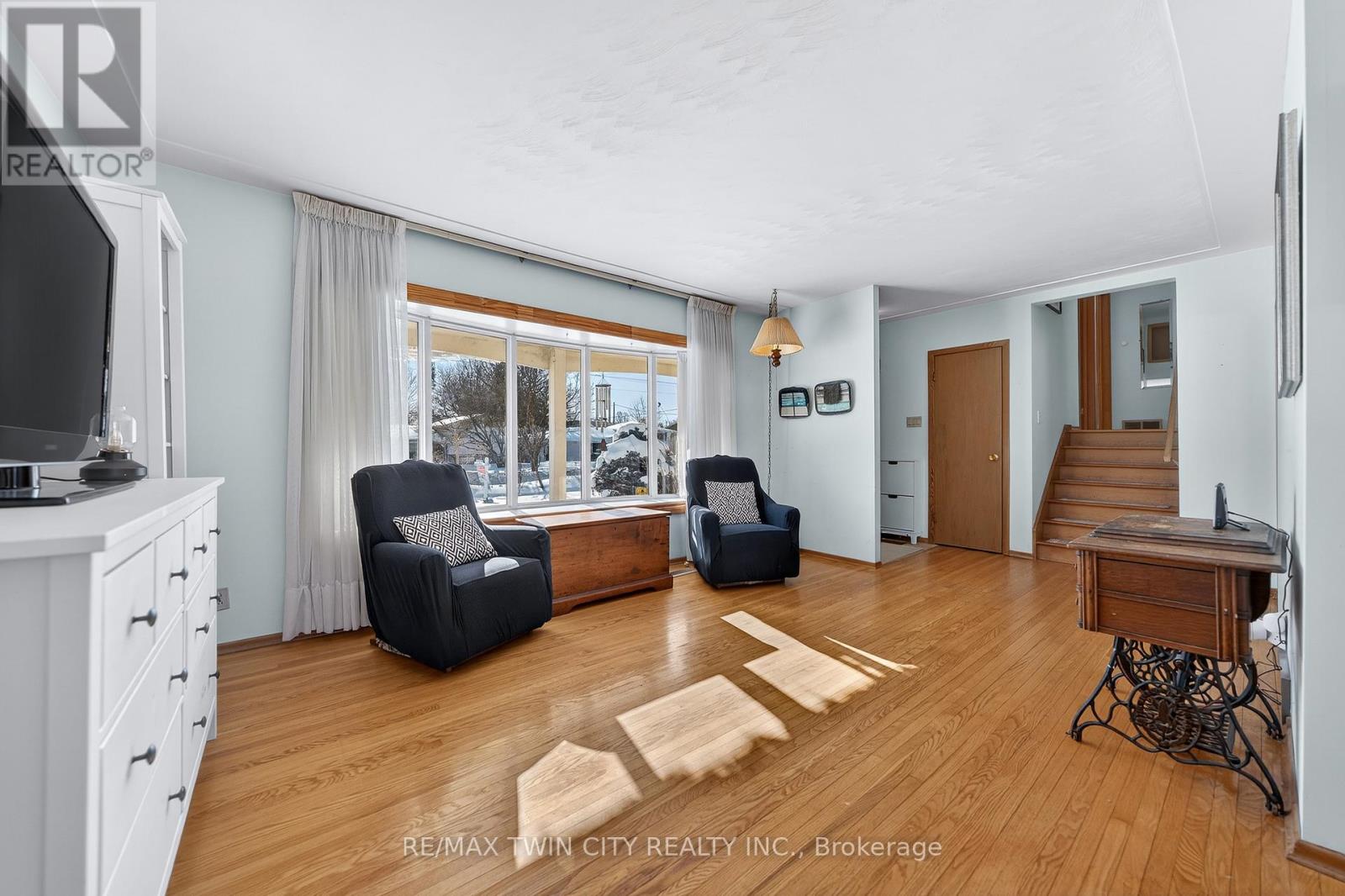 376 Greenbrook Drive, Kitchener, Ontario  N2M 4K4 - Photo 8 - X12775738