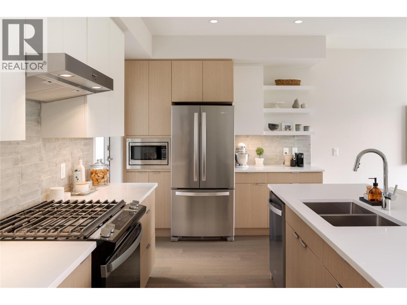 3719 WOODSDALE Road Unit# 17 Lake Country Photo 4