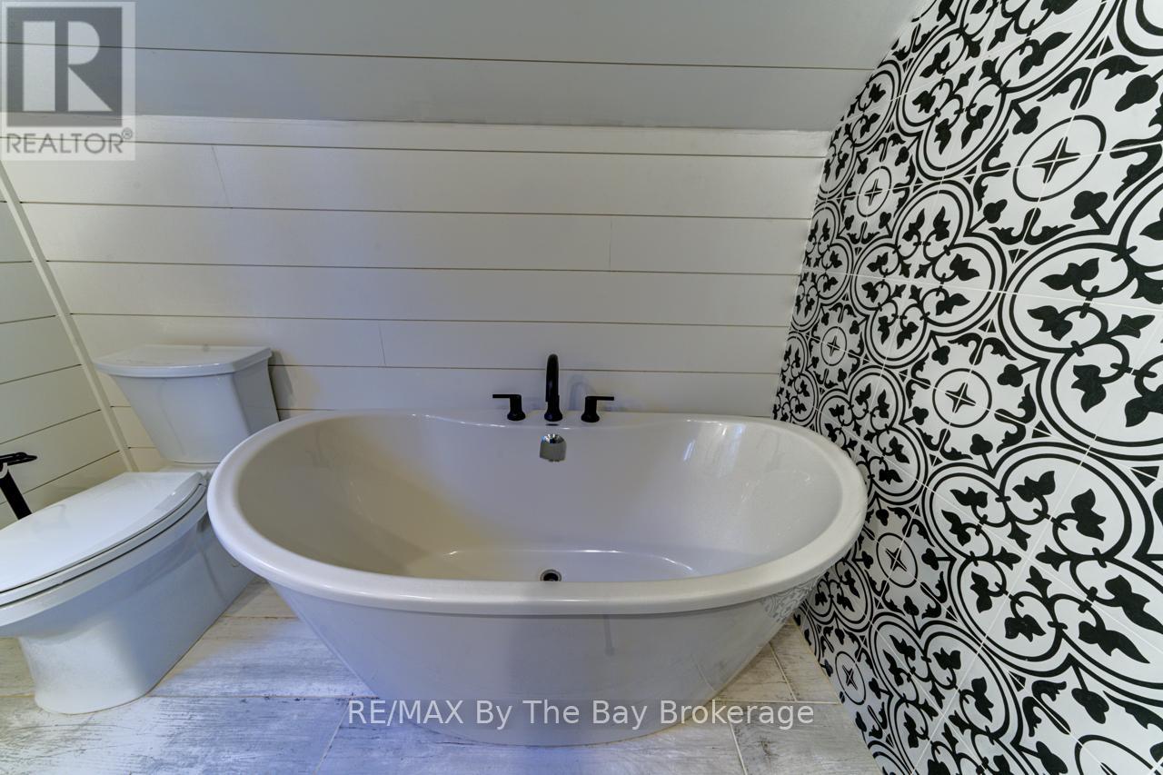 1595 County 42 Road, Clearview, Ontario  L0M 1S0 - Photo 18 - S12484352