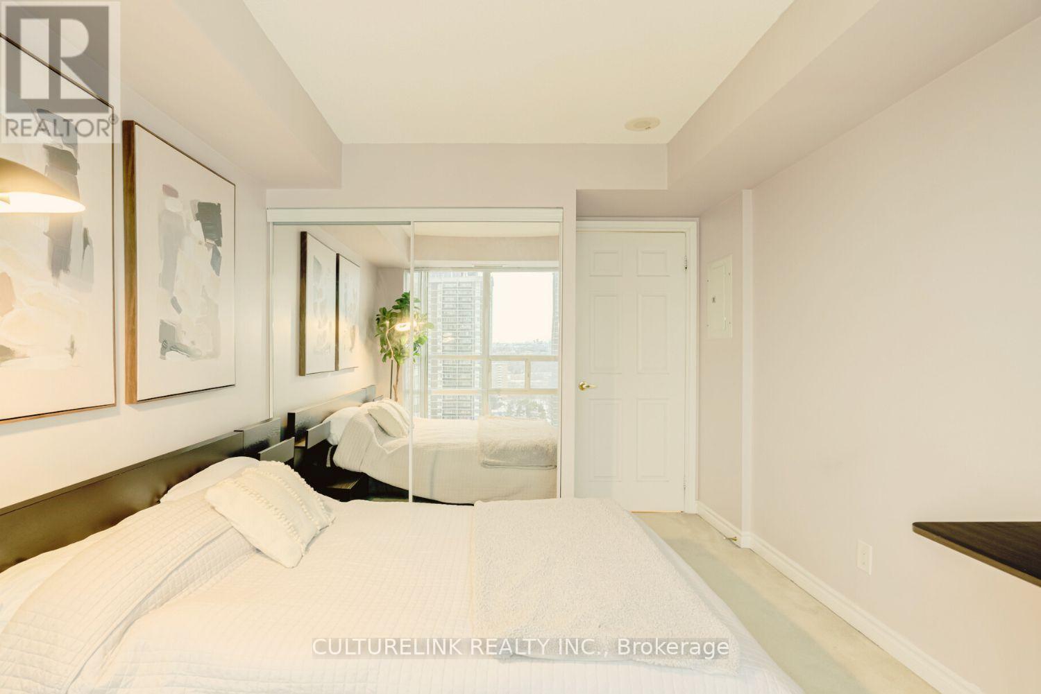 2209 - 5 Michael Power Place, Toronto (Islington-City Centre West), Ontario  M9A 0A3 - Photo 2 - W12671238