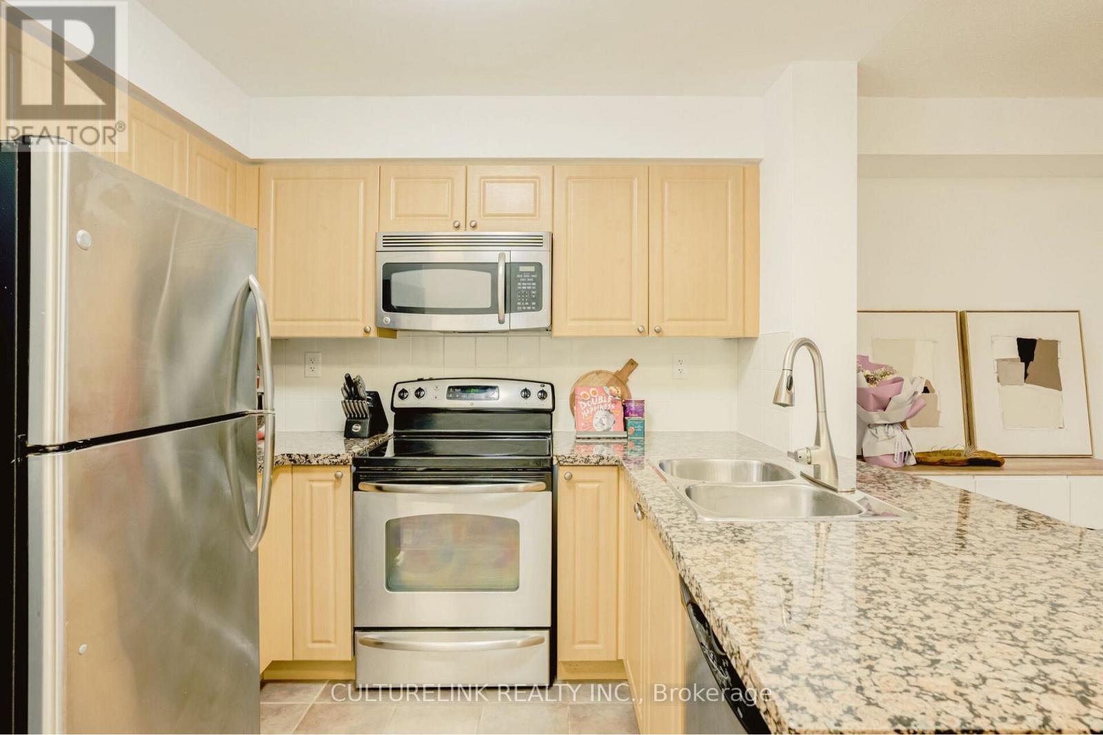 2209 - 5 Michael Power Place, Toronto (Islington-City Centre West), Ontario  M9A 0A3 - Photo 5 - W12671238