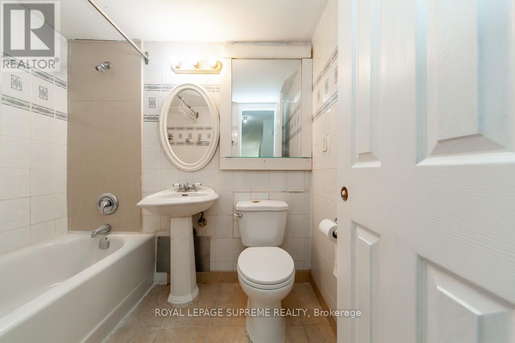 908 - 940 Caledonia Road, Toronto, Ontario  M6B 3Y4 - Photo 35 - W12770818