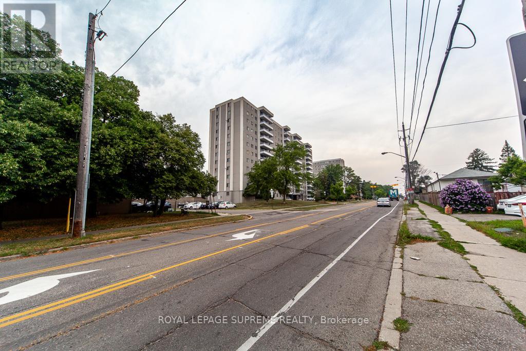 908 - 940 Caledonia Road, Toronto, Ontario  M6B 3Y4 - Photo 46 - W12770818