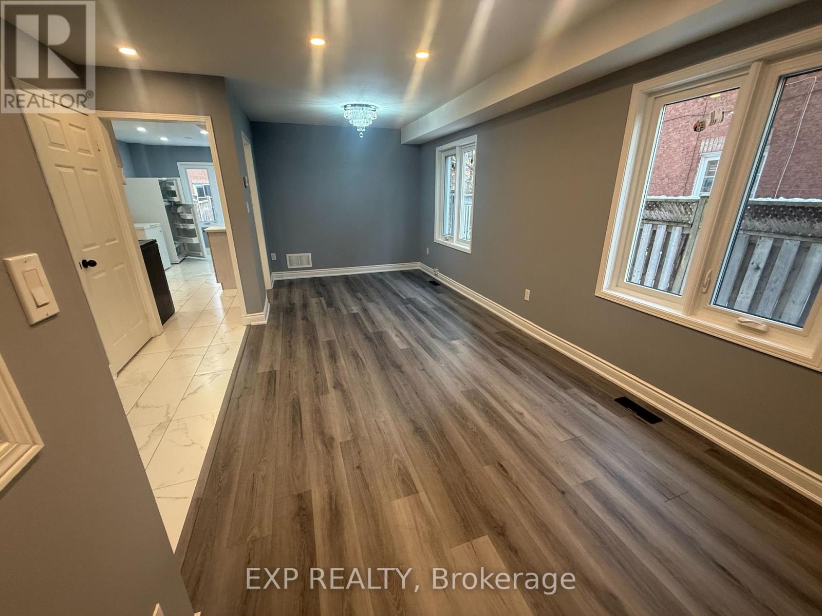 129 Lent Crescent, Brampton, Ontario  L6Y 5E5 - Photo 4 - W12775502