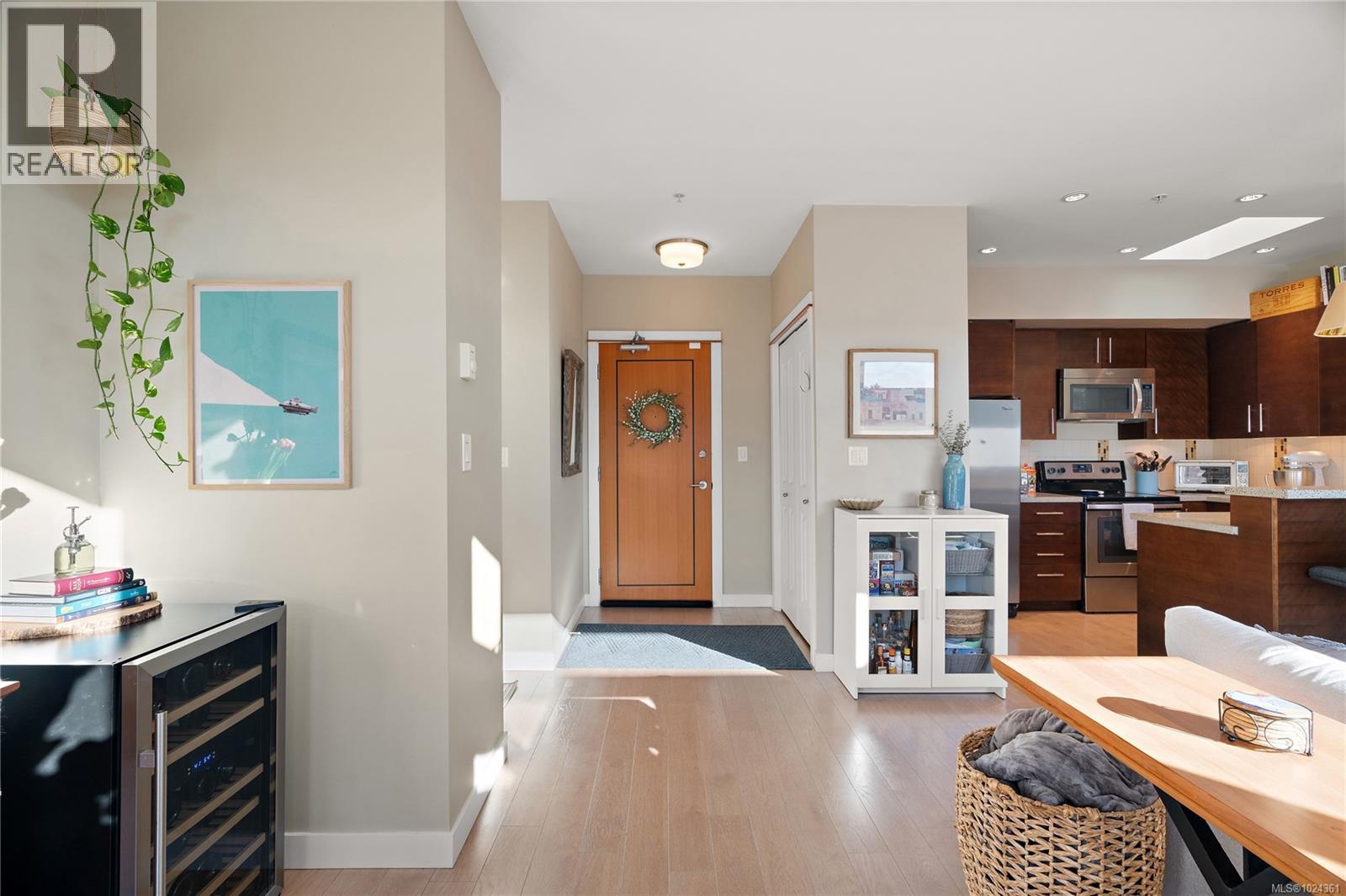 306 170 Nursery Hill Dr, View Royal, British Columbia  V9B 0P2 - Photo 3 - 1024361