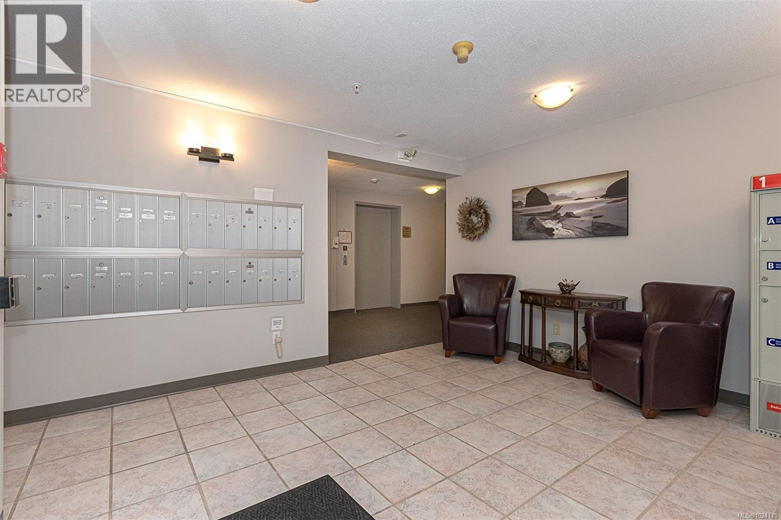 206 651 Jolly Pl, Saanich, British Columbia  V8N 1J4 - Photo 4 - 1024115