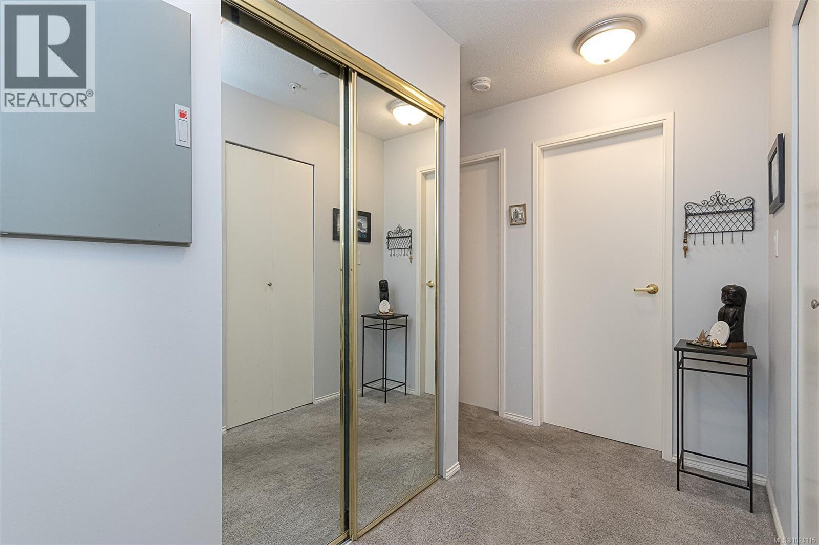 206 651 Jolly Pl, Saanich, British Columbia  V8N 1J4 - Photo 5 - 1024115