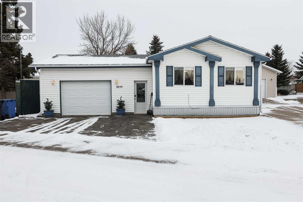 3217 31 Street S, Lethbridge, Alberta  T1K 7K1 - Photo 1 - A2281902