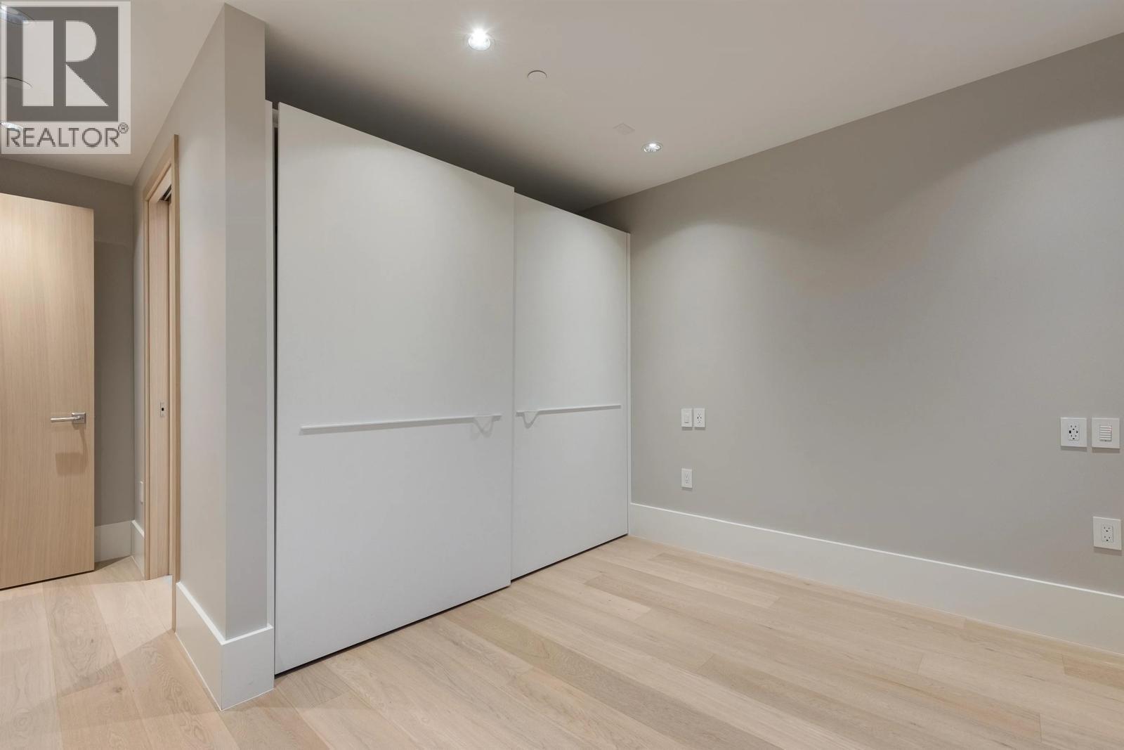 Listing Picture 35 of 40 : 1 2128 W 21ST AVENUE, Vancouver / 溫哥華 - 魯藝地產 Yvonne Lu Group - MLS Medallion Club Member