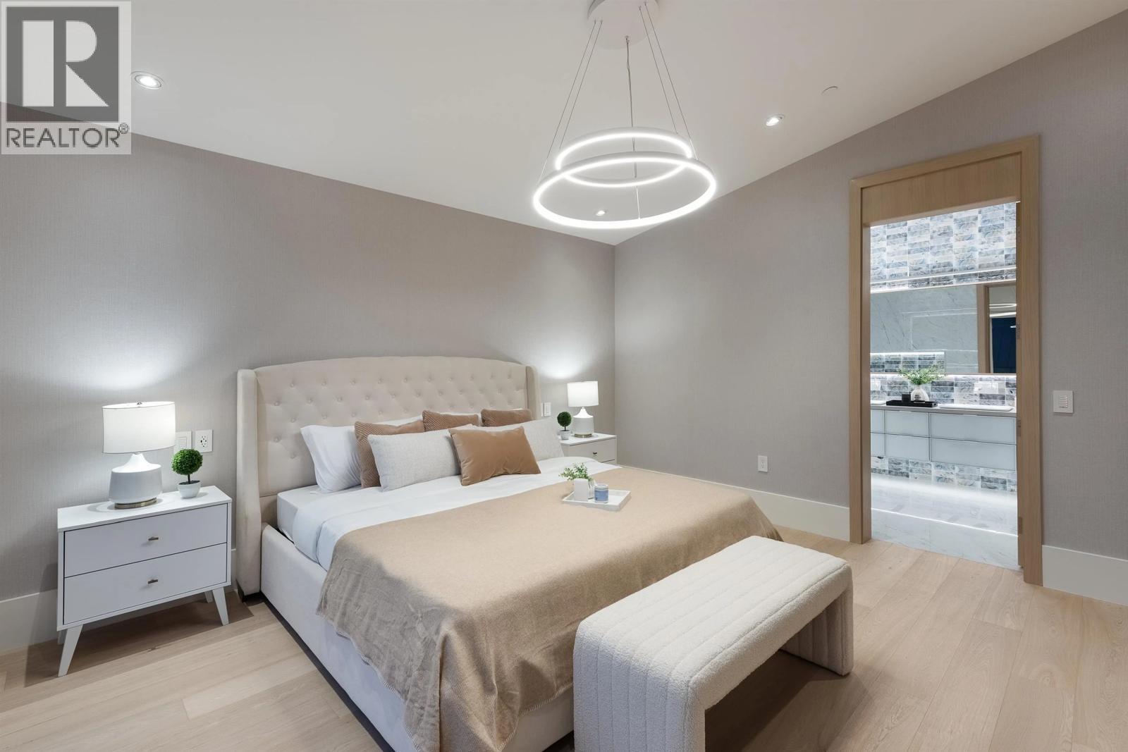 Listing Picture 28 of 40 : 1 2128 W 21ST AVENUE, Vancouver / 溫哥華 - 魯藝地產 Yvonne Lu Group - MLS Medallion Club Member