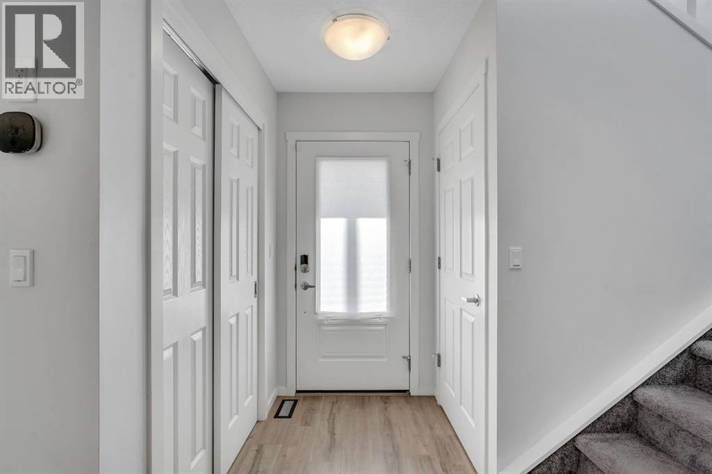 4 Southwinds Gate Sw, Airdrie, Alberta  T4B 5L5 - Photo 3 - A2284478