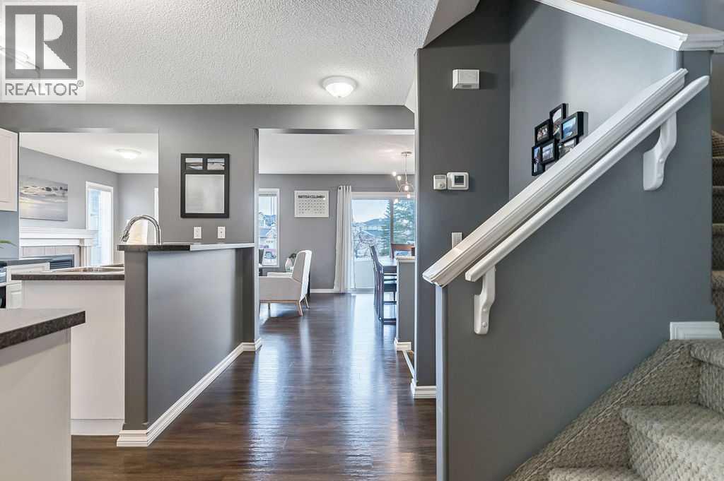 42 Royal Birch Mount Nw, Calgary, Alberta  T3G 5W9 - Photo 4 - A2284661