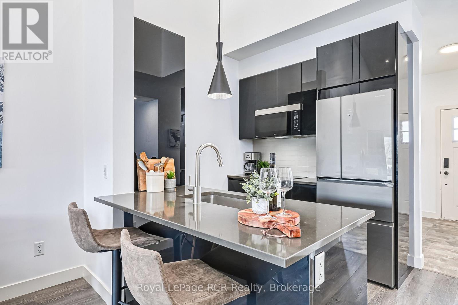 305 - 12 Beckwith Lane, Blue Mountains, Ontario  L9Y 0A4 - Photo 6 - X12775880