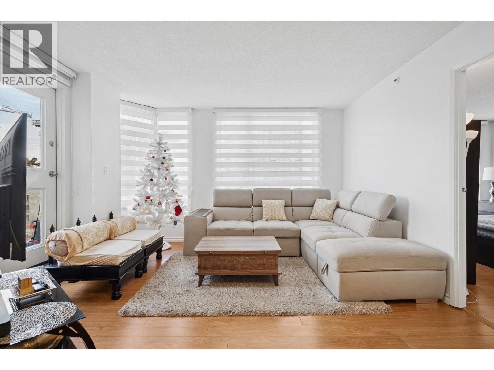 1402 828 Agnes Street, New Westminster, British Columbia  V3M 6R4 - Photo 2 - R3088400