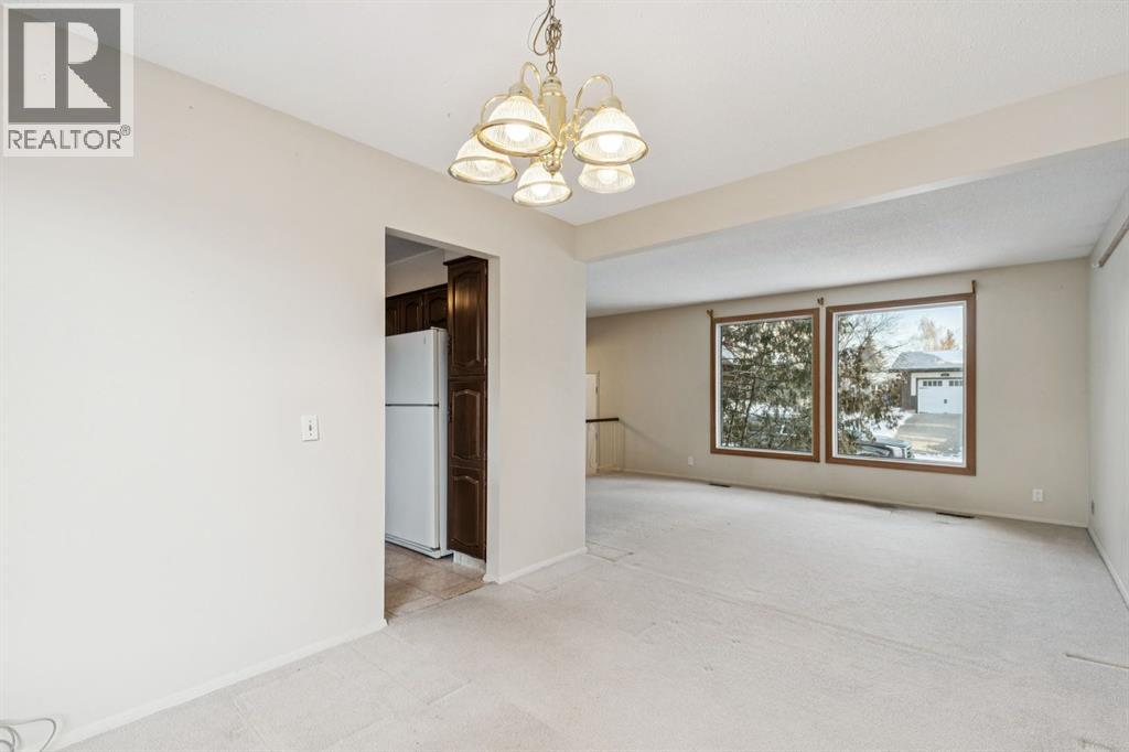 219 Silvercreek Close Nw, Calgary, Alberta  T3B 4G4 - Photo 11 - A2278010