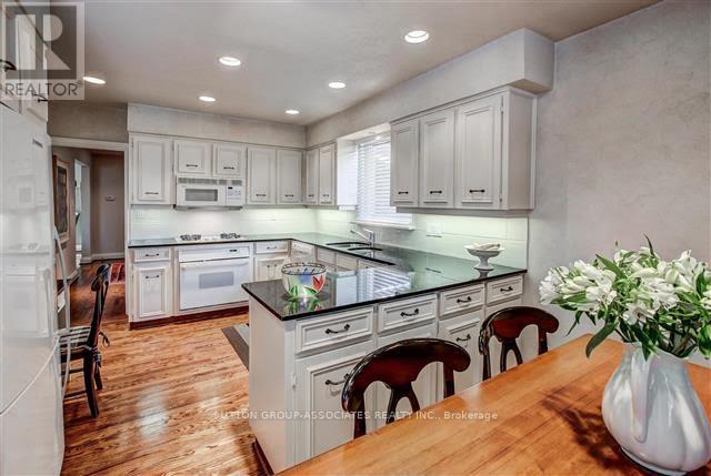 81 Chiltern Hill Road, Toronto, Ontario  M6C 3B6 - Photo 11 - C12775978