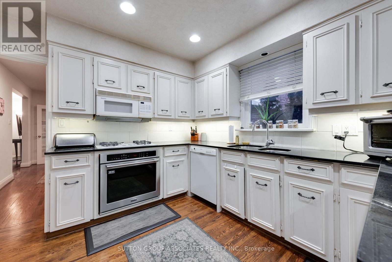 81 Chiltern Hill Road, Toronto, Ontario  M6C 3B6 - Photo 12 - C12775978