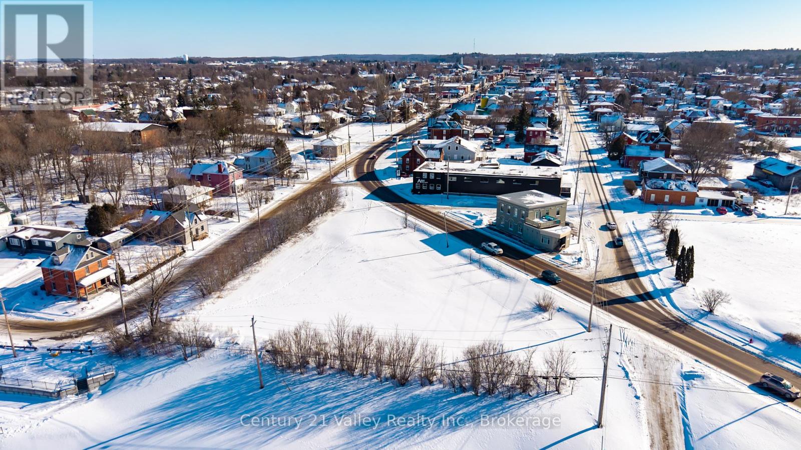 20 Bridge Street, Renfrew, Ontario  K7V 3R2 - Photo 1 - X12775966