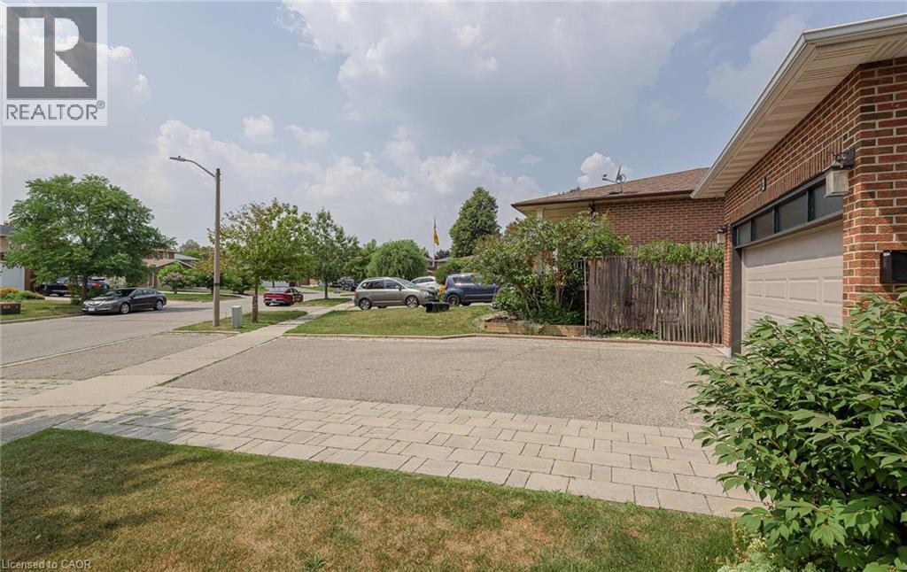 3 Pottery Crescent, Brampton, Ontario  L6S 3S2 - Photo 2 - 40803793