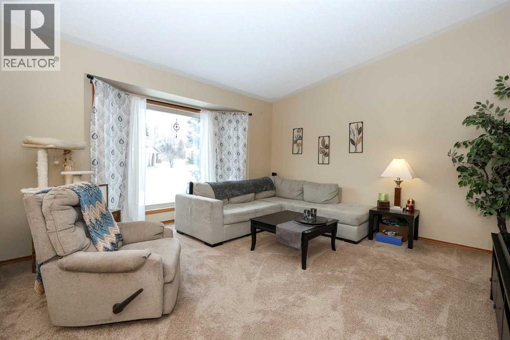 31 Armitage Close, Red Deer, Alberta  T4R 2K5 - Photo 5 - A2281070