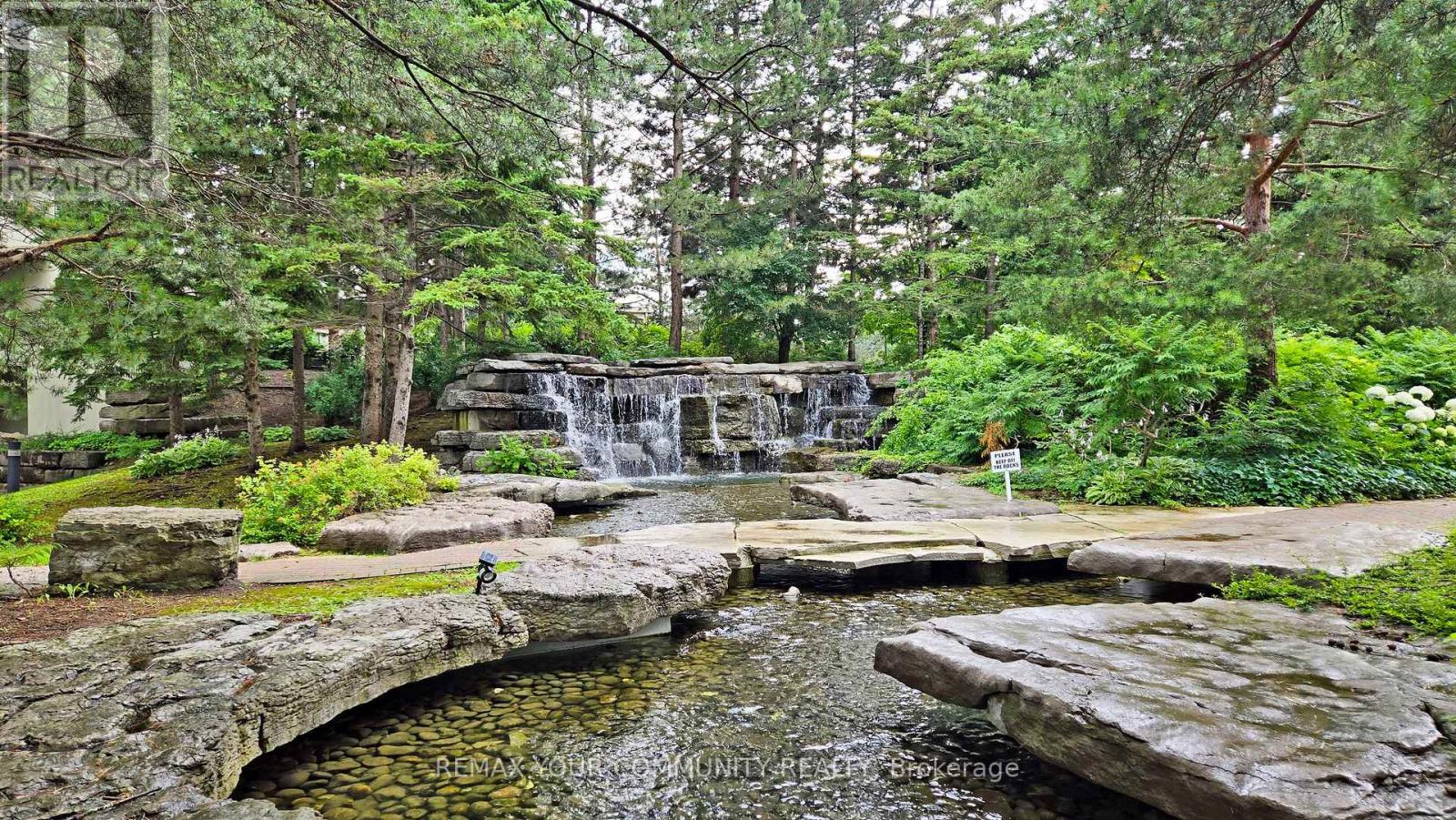 404 - 24 Hanover Road, Brampton, Ontario  L6S 5K8 - Photo 2 - W12775860