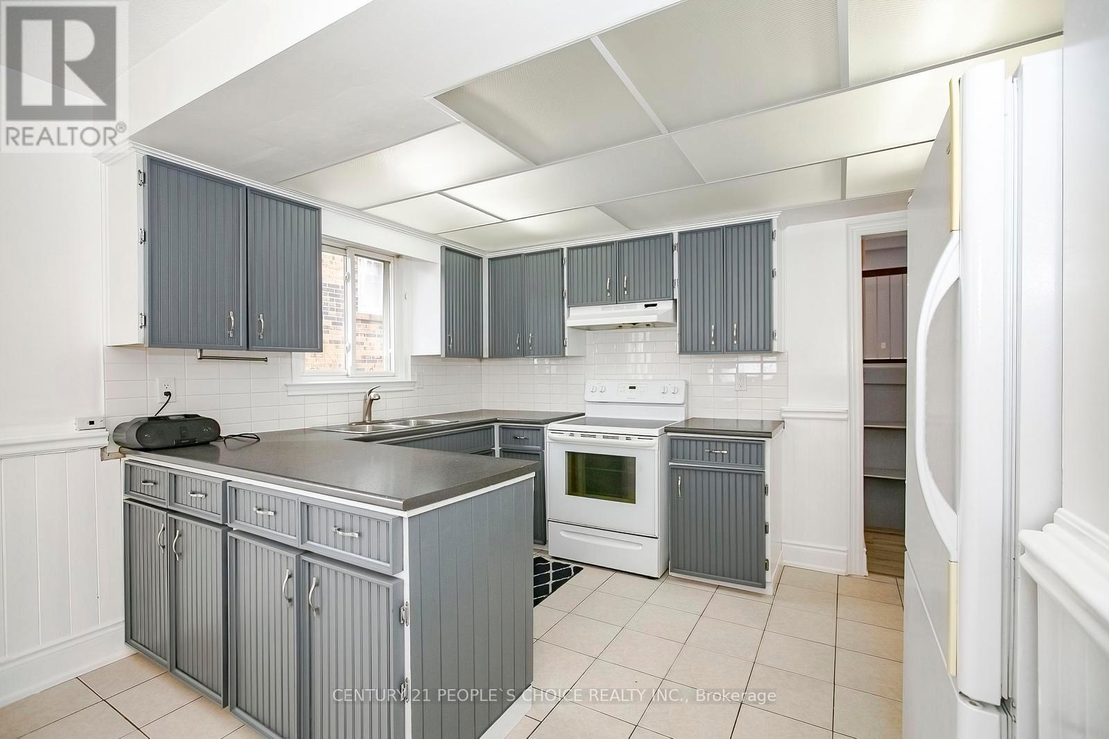 114 Simmons Boulevard, Brampton, Ontario  L6V 3V6 - Photo 11 - W12775864