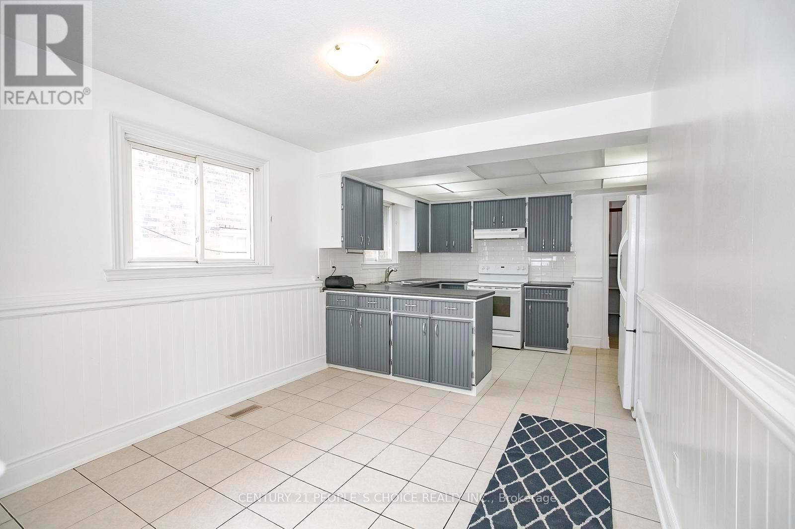 114 Simmons Boulevard, Brampton, Ontario  L6V 3V6 - Photo 8 - W12775864