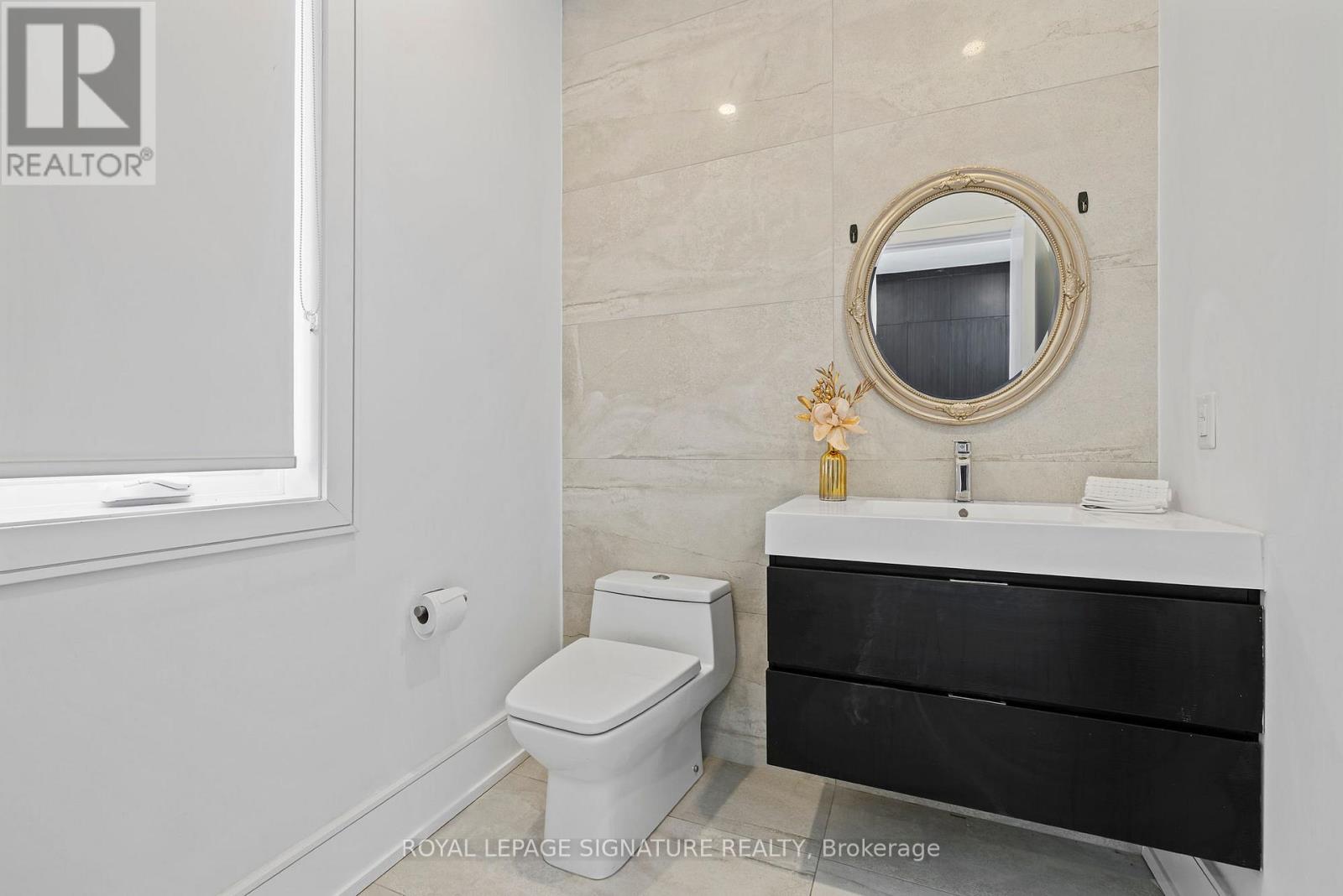 290 North Shore Boulevard E, Burlington, Ontario  L7T 1W9 - Photo 3 - W12776018