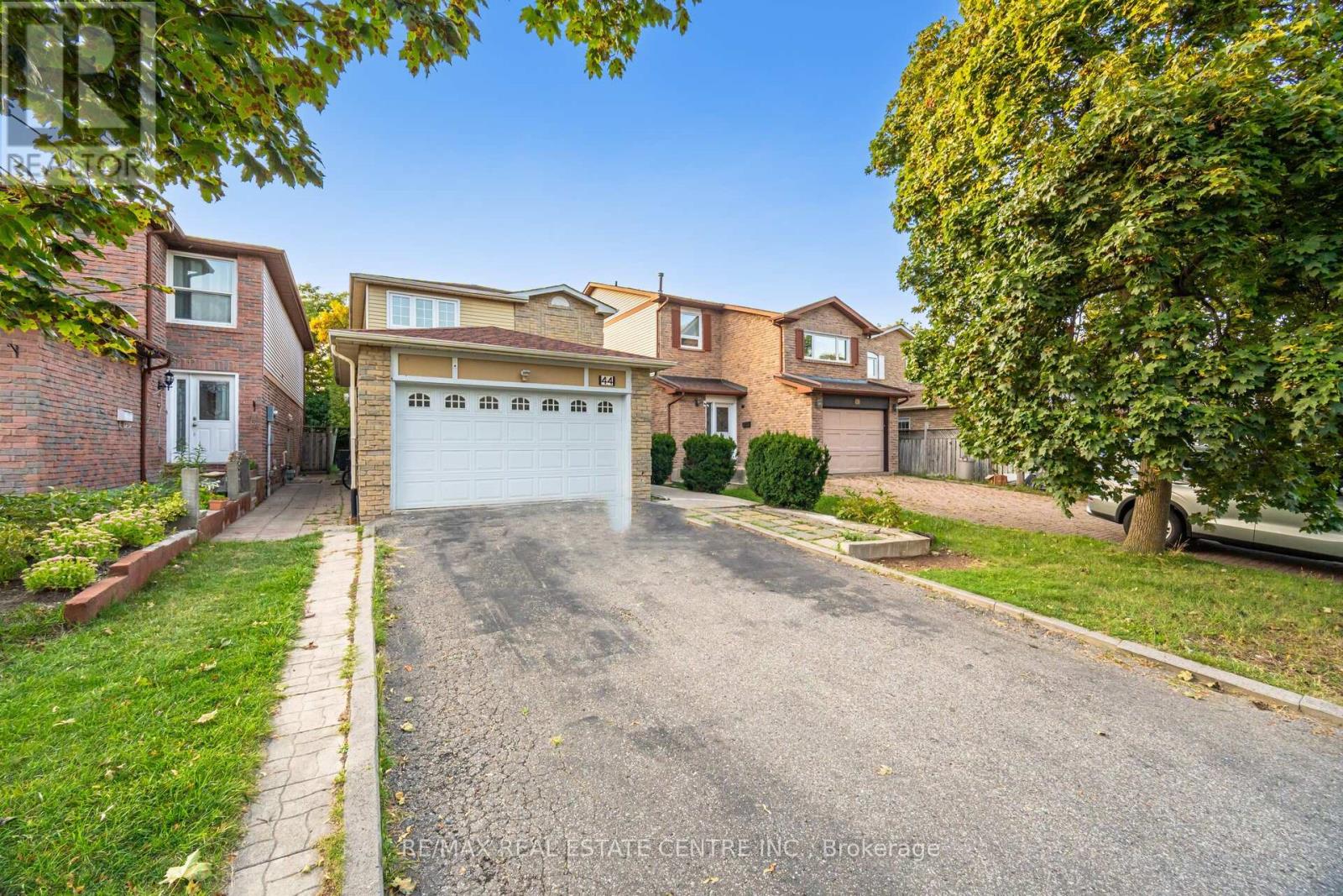 44 Abelard Avenue, Brampton, Ontario  L6Y 2K8 - Photo 3 - W12776022