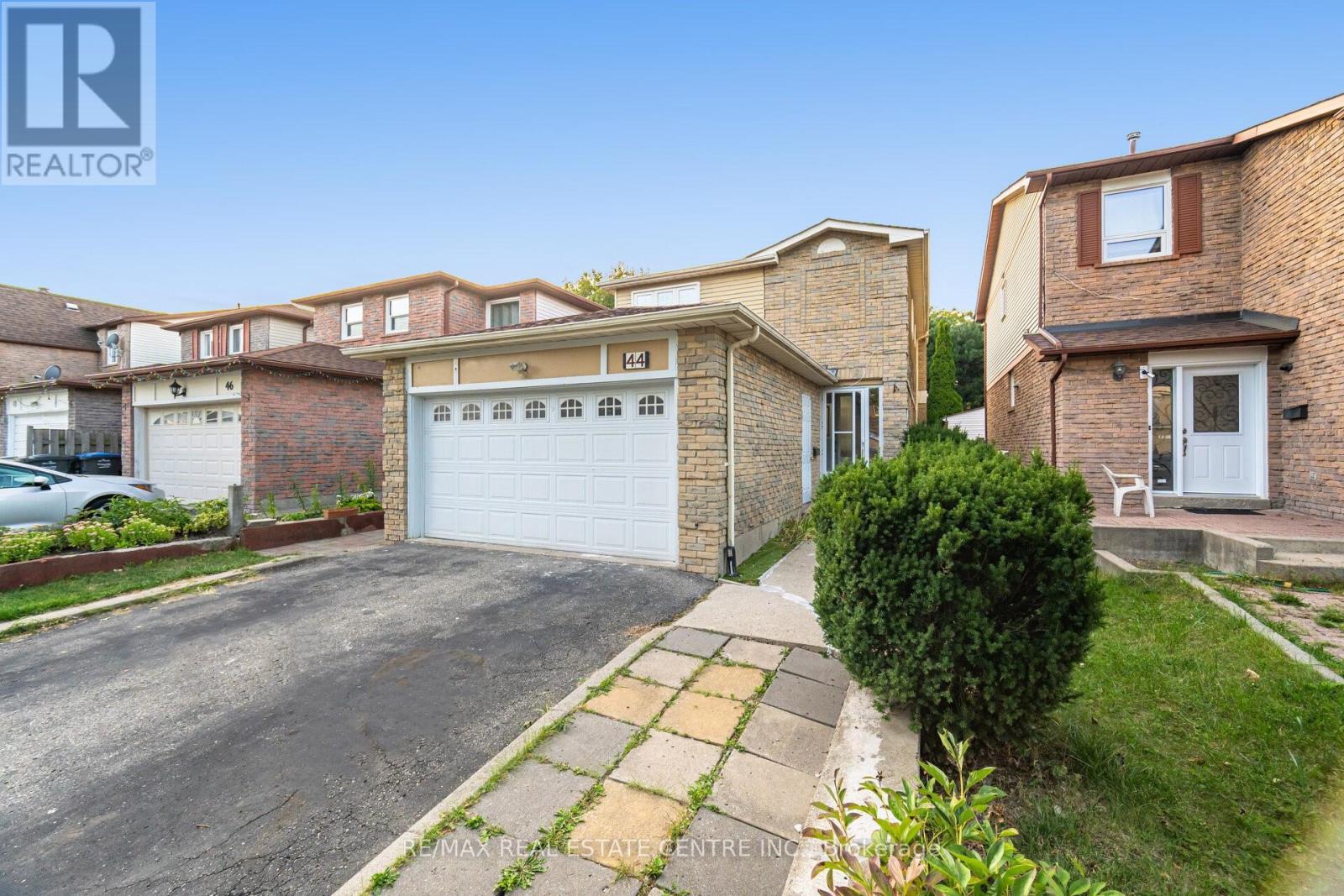 44 Abelard Avenue, Brampton, Ontario  L6Y 2K8 - Photo 4 - W12776022