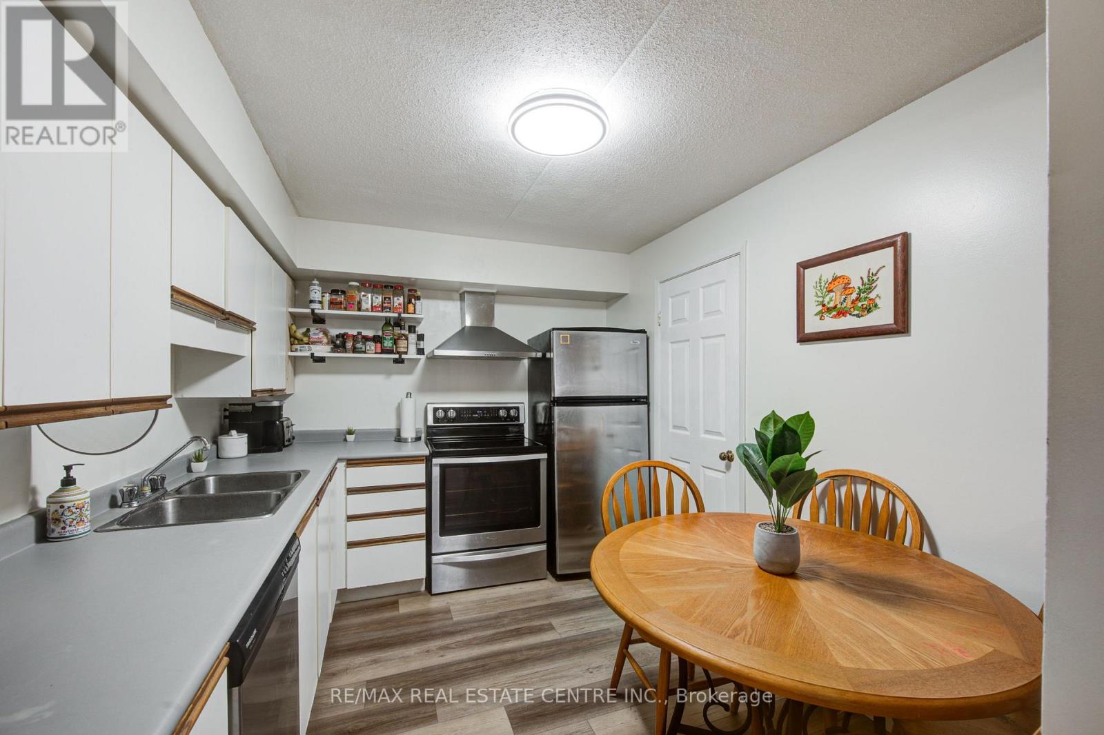 304 - 50 Campbell Court, Stratford, Ontario  N5A 7T6 - Photo 12 - X12776008