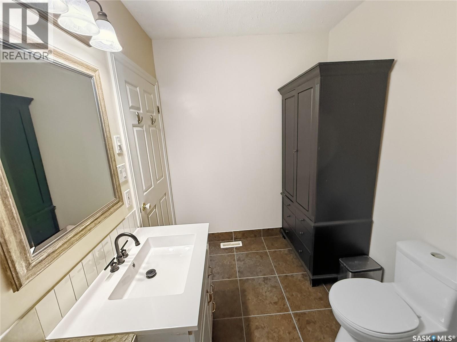 545 1st Avenue Ne, Swift Current, Saskatchewan  S9H 2B8 - Photo 16 - SK028163